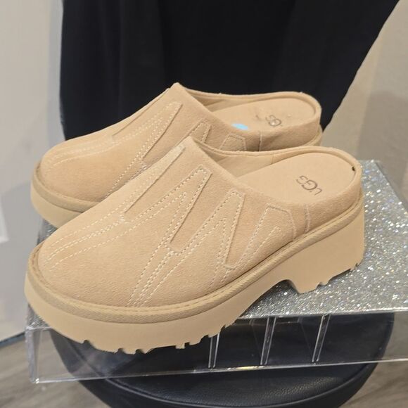 UGG New Heights Clog- Mustard Seed - Picture 9 of 12